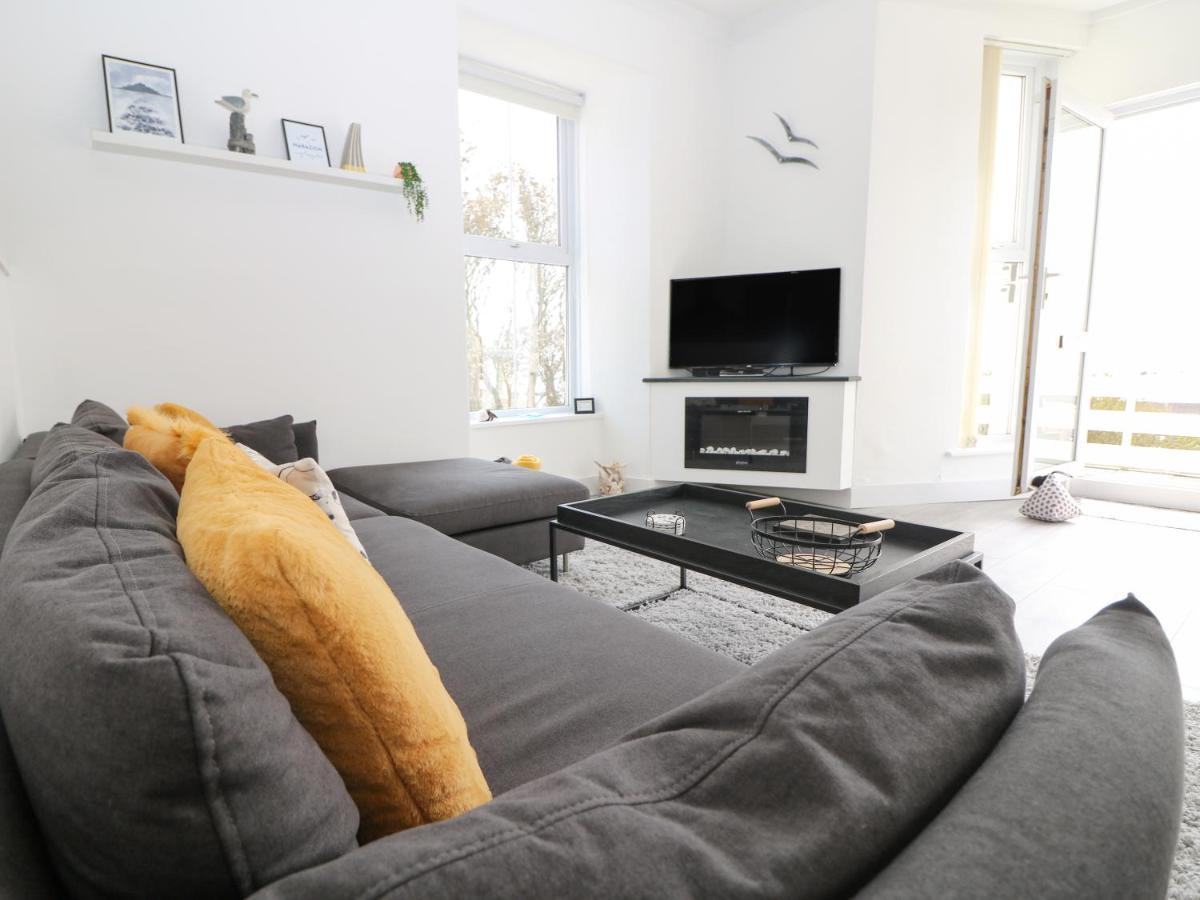 Sea Breeze Villa Маразион Екстериор снимка