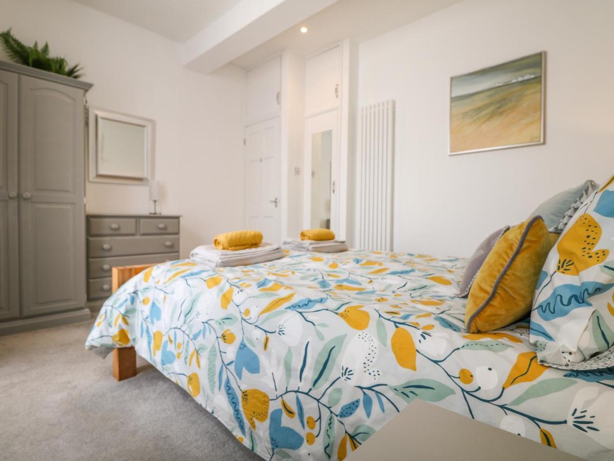 Sea Breeze Villa Маразион Екстериор снимка