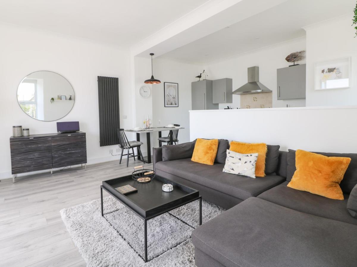 Sea Breeze Villa Маразион Екстериор снимка