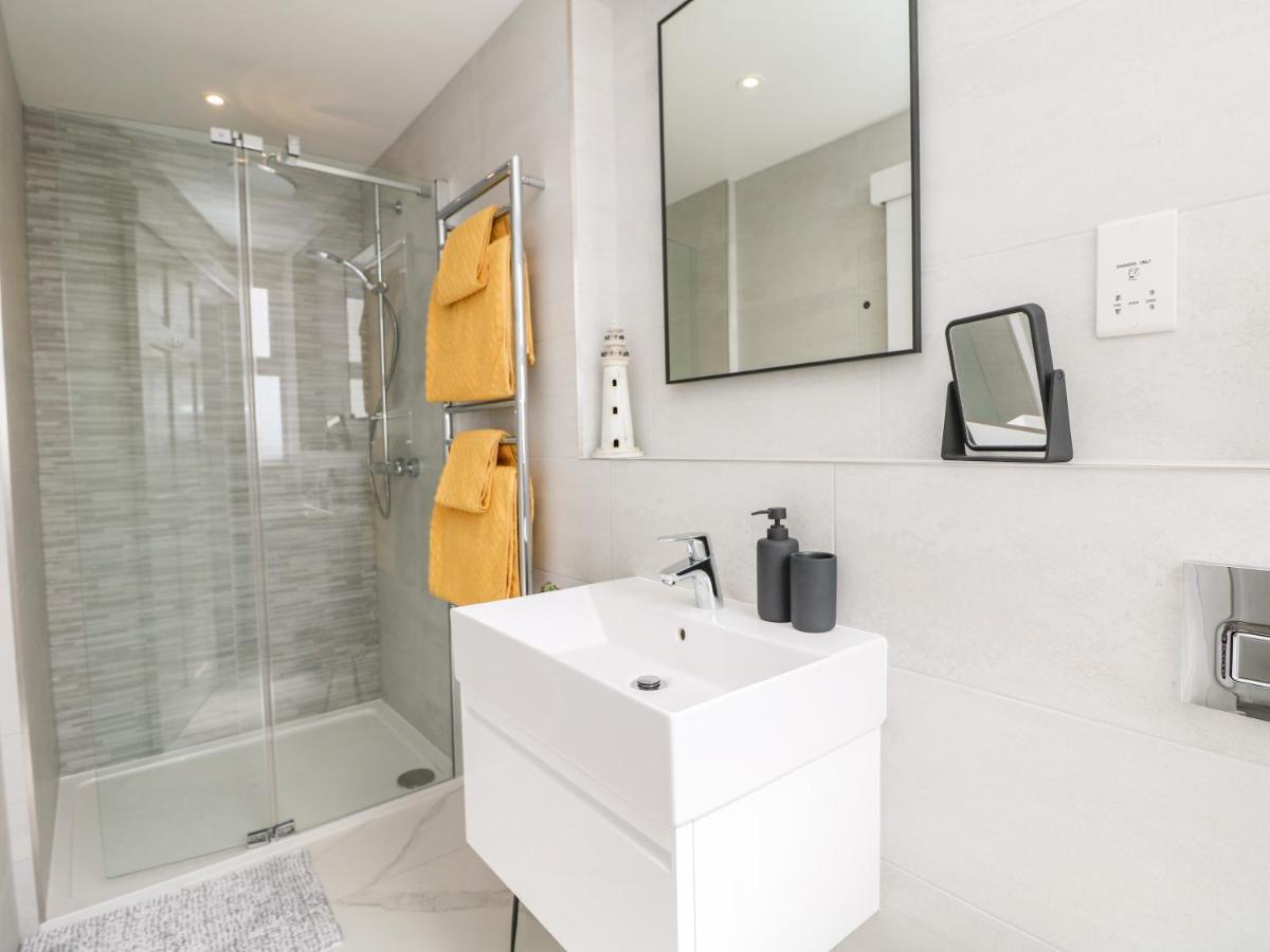 Sea Breeze Villa Маразион Екстериор снимка