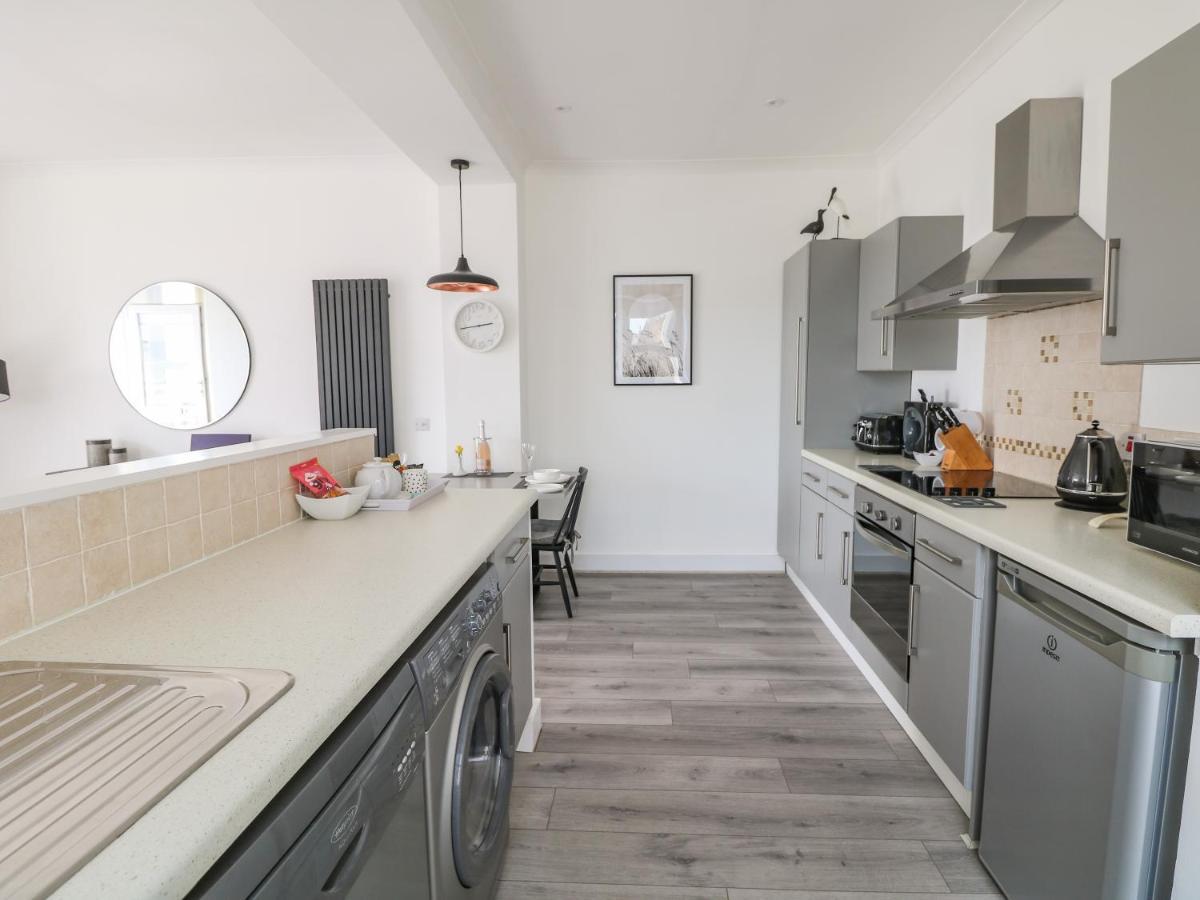 Sea Breeze Villa Маразион Екстериор снимка