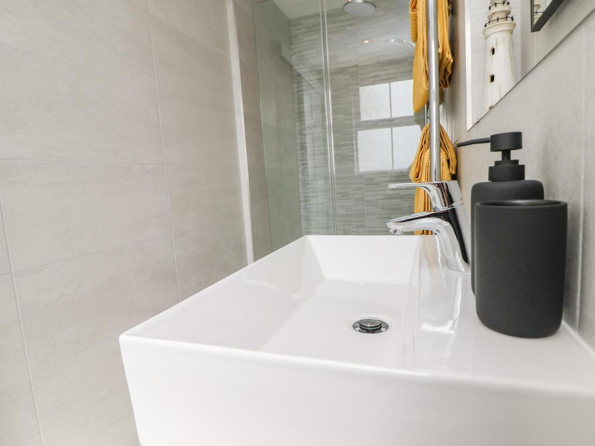 Sea Breeze Villa Маразион Екстериор снимка